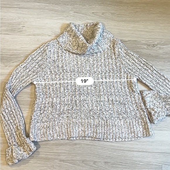 Free People Grey Cropped Knit Long Sleeve Turtle Neck Sweater - M. - Picture 8 of 10